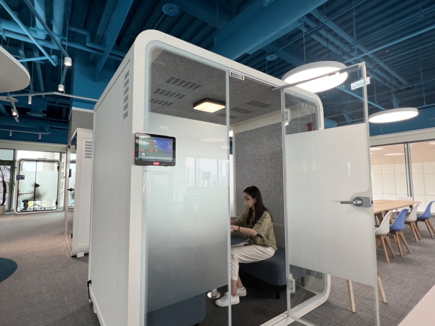 G22恒峰高雄據點的智慧行動辦公艙，展現G22恒峰在面板以外的研發應用軟實力